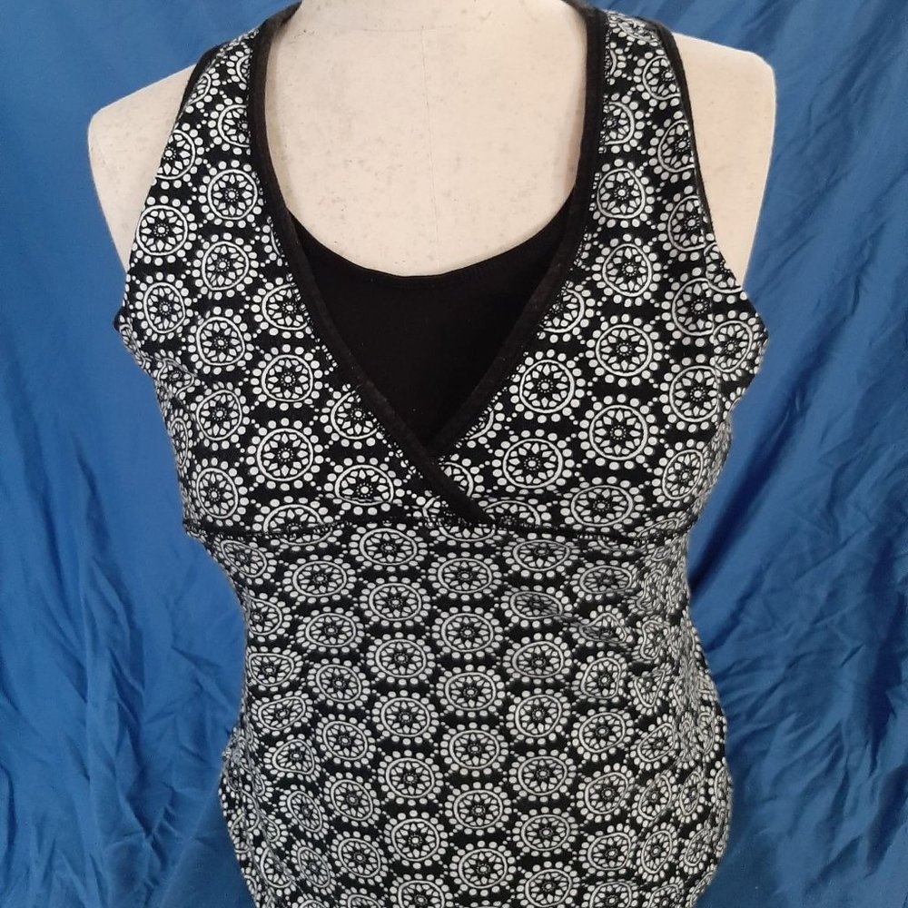 Danskin Now XL (16-18) Black & White top